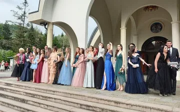 Бал на кредит. Колко излиза цялата суетня