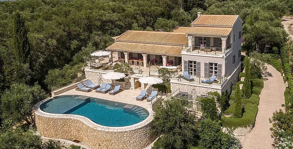 Богаташи налазиха Гърция! Къде се най-високите наеми