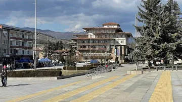 Кой плаща по-големи заплати - държавата или частникът?