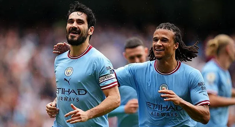 Манчестър Сити доближи футболната корона