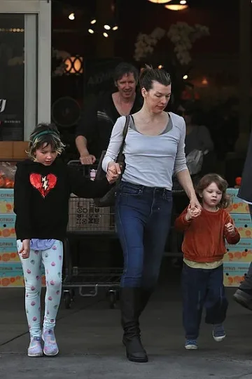 Папараците изумени! Какво прави Мила Йовович