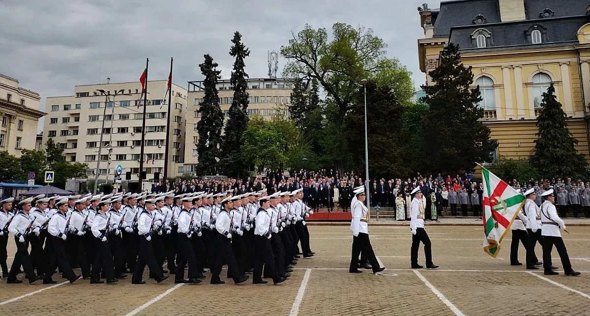Започна парадът за Гергьовден (ГЛЕДАЙТЕ НА ЖИВО)