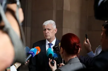 Военният министър честити Гергьовден с новини за армията