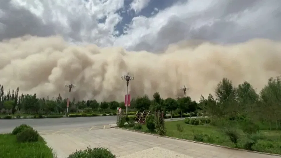Ужас в Китай! Води се люта битка