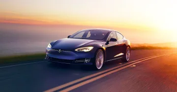 Tesla отваря отново поръчки за Model 3 на дълги разстояния