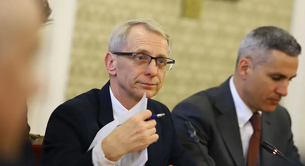 Денков вдигна завесата. Има ли подкрепата на Христо Иванов?