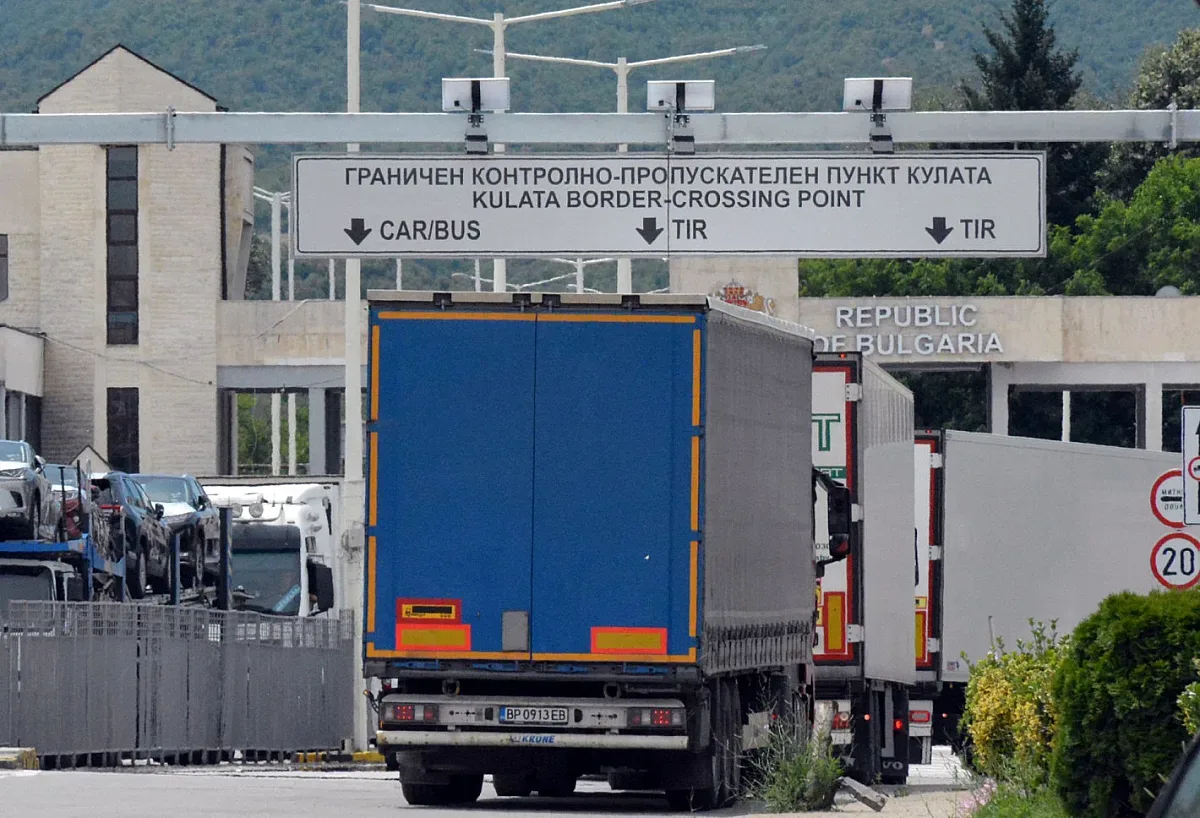 Граничен полицай изгърмя за "такса спокойствие"