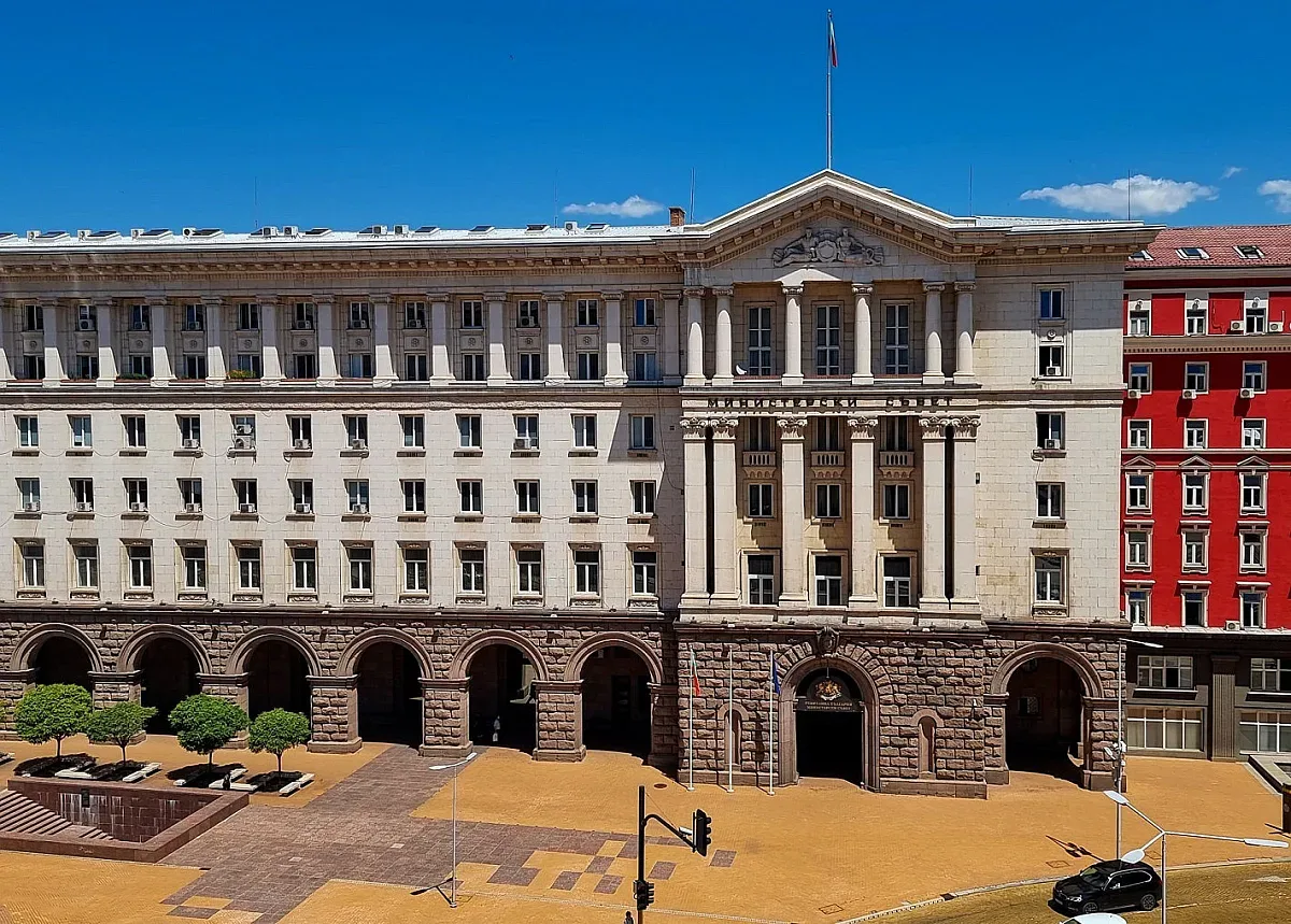 Сблъсък между кабинет, синдикати и работодатели за бюджета