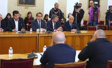 В парламента започват преговори за правителство