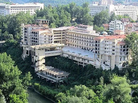 Емблематичен търновски хотел с нов собственик