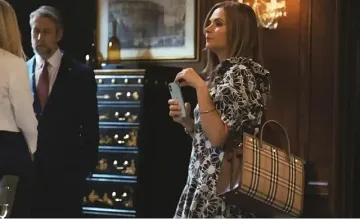 Хитов сериал се подигра с чанта Burberry, вдигна с 310% продажбите