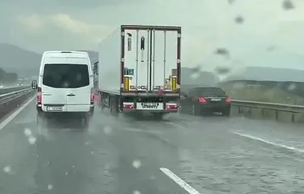 На магистрала "Тракия" стана страшно. Колите спират