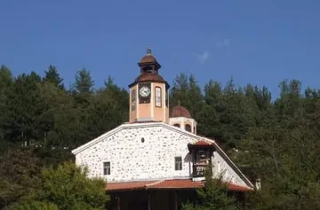 Вицепремиер влезе в уникален възрожденски храм в Белица