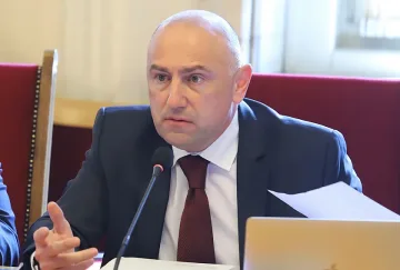 Каримански разби на пух и прах обещанията на Асен Василев и Нинова