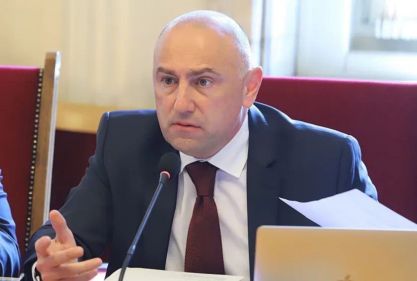 Каримански разби на пух и прах обещанията на Асен Василев и Нинова