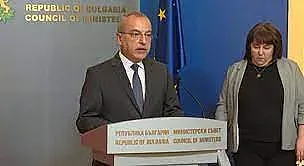 Кое е по-малкото зло - по-високи данъци или огромна дупка в хазната?