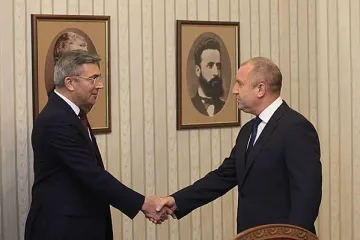 Карадайъ занесе на Румен Радев баклава за Байрама (ВИДЕО)