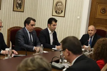 Радев изпита ПП-ДБ с въпроси за законодателната им програма