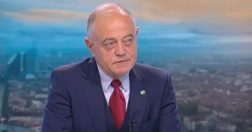 Атанасов пак хвана Борисов за гушата, как ще го изпере