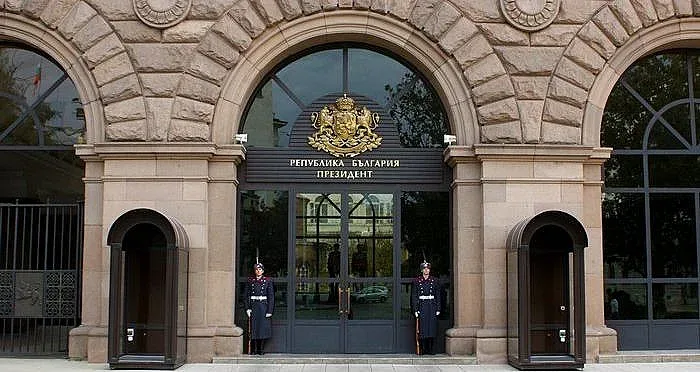 Жега на "Дондуков" 2. Конкултации за кабинет