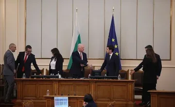 Рокада в зам.-председателите на парламента. Двама нови