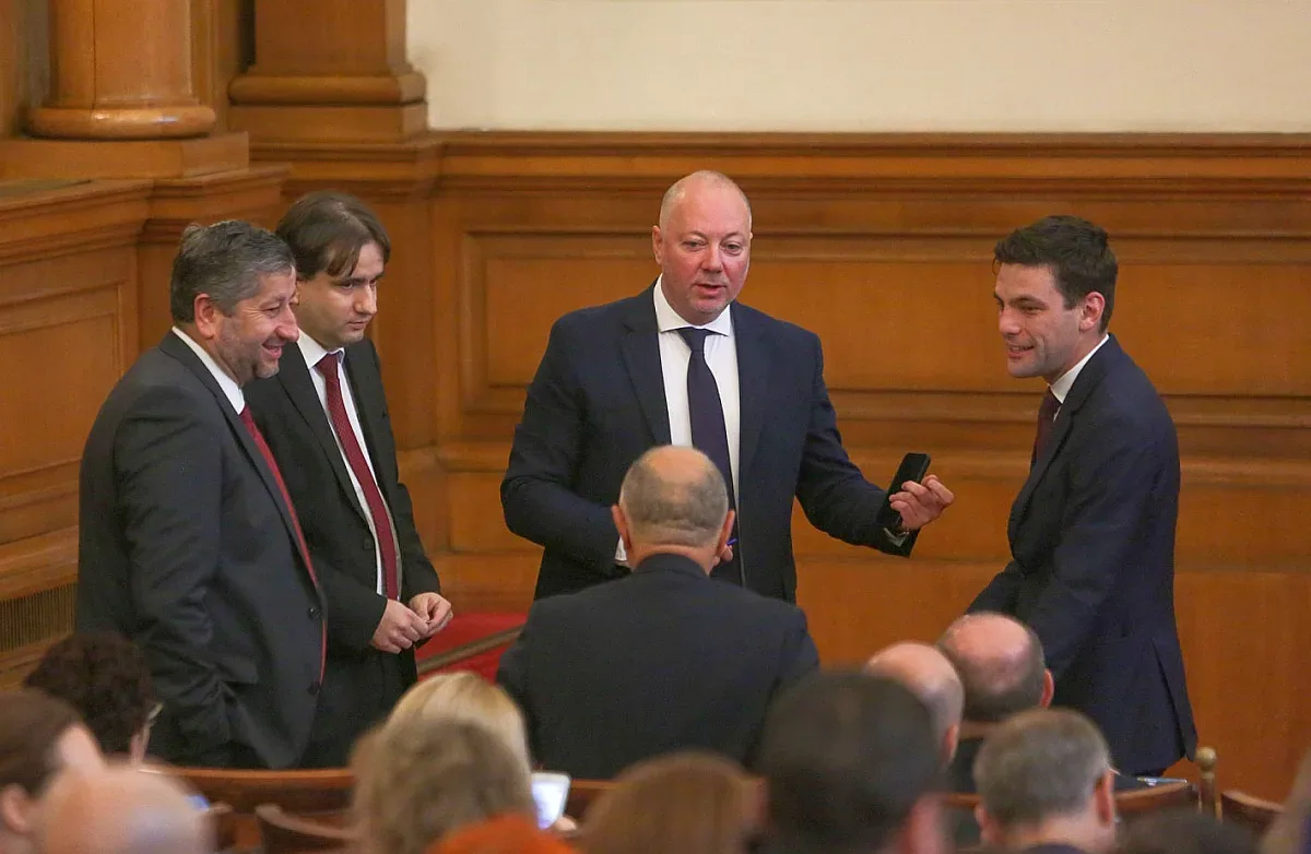 Парламентът стартира, обсъждат номинациите за нов председател