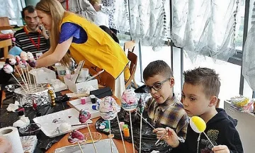 Деца със специални нужди рисуваха навръх Великден