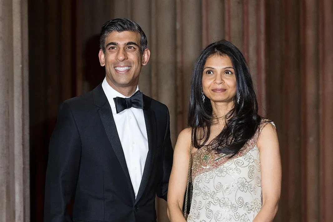 Британският премиер бере ядове заради богатата си съпруга