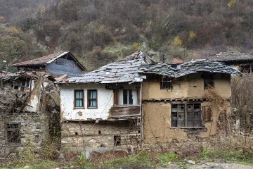Какви рискове крие покупката на стара къща на село