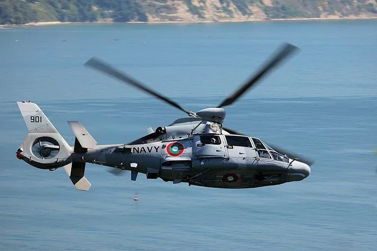 Вдигнаха по спешност вертолет "Пантер" над морето ни. Тревогата