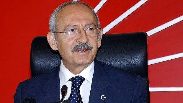 Знакова визита. Кълъчдароглу закача мартеницата си на дърво в Кърджали