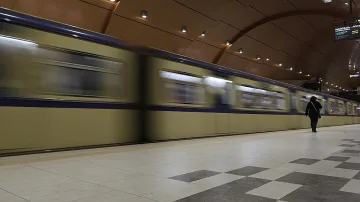Къде спират метрото в София