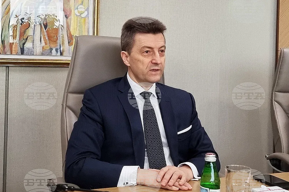 Важни новини за клиентите на КБС и ОББ. Засягат и таксите