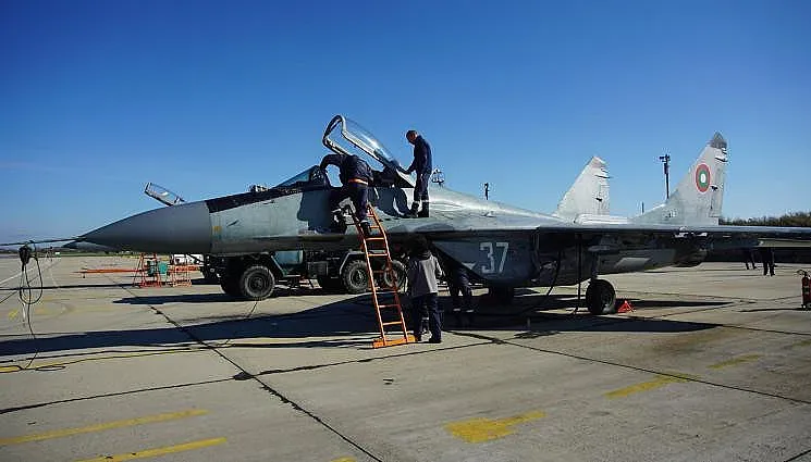 Голяма драма с МиГ-овете ни, спешен ход от МО