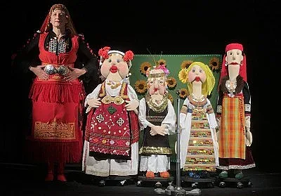 Два театрални спектакъла тръгват на турне през април в малките населени места на община Бургас