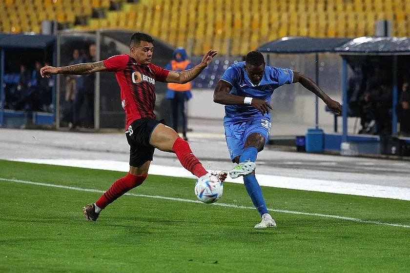 Левски загря за ЦСКА с победа срещу Локо (Сф)