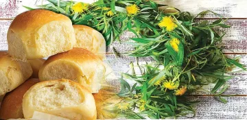 Цветница. Пухкави постни питки с мая за хляб