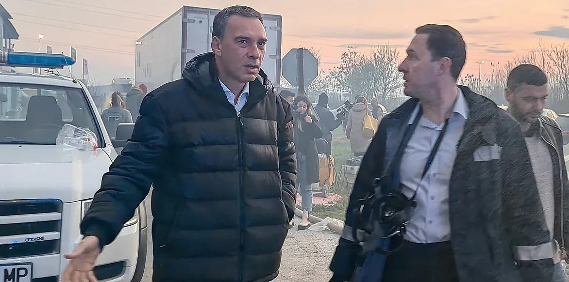 Отново черен дим над Бургас. Какво става?