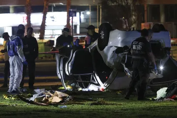 Ужас в Тел Авив! Кола се вряза в хора в парк