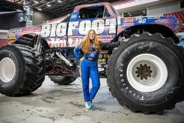 Супер шоуто Hot Wheels (Monster Trucks Live™ Glow Party) е този уикенд – 8 и 9 април