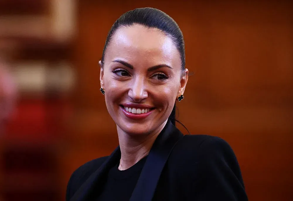 Удар в гърба! Коя е красавицата,  отнела короната на Борисов