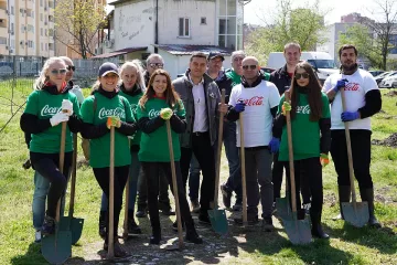 Доброволци от Кока-Кола с акция по залесяване