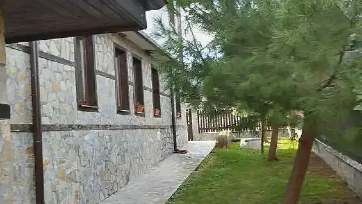 Уникална къща за гости отиде на тезгяха. Цената