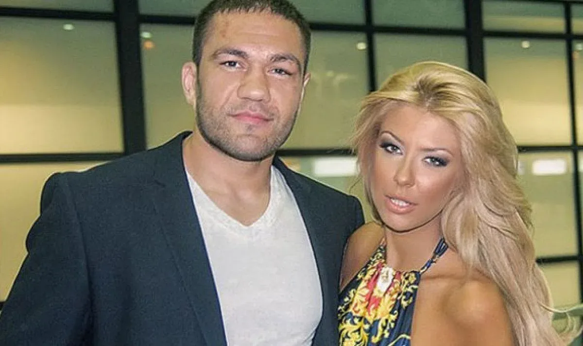 Кобрата на нокти за Андреа! Какво се случва