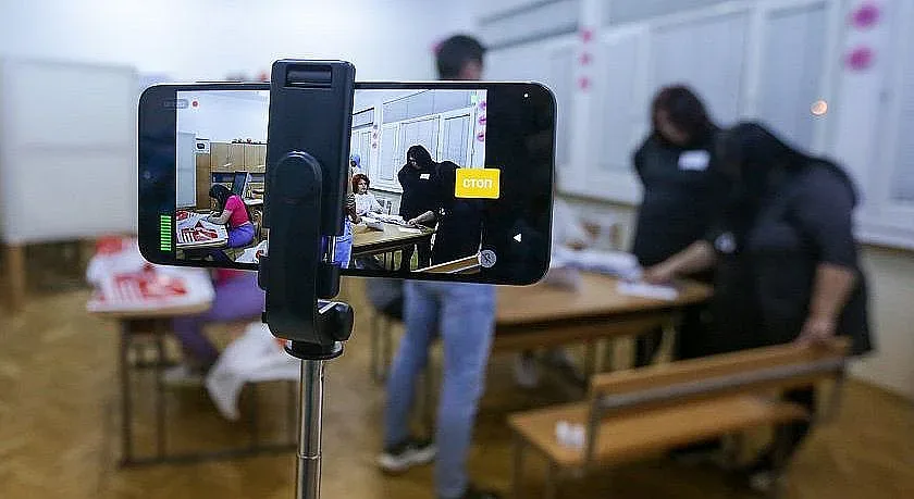 Кой оплеска видеонаблюдението на изборите? Говори министър