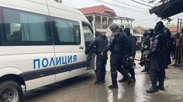 Роми отиват на съд след нападение над полицаи