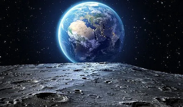 Мистериозното парче от Луната, което обикаля Земята