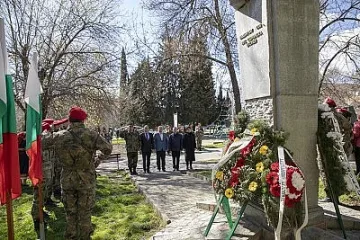 С венци и цветя почетоха Деня на Тракия в Стара Загора