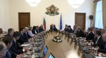 Рокада в кабинета. Сменят министър