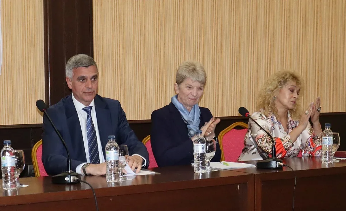 Стефан Янев : България може да бъде гласът на мира в НАТО и ЕС